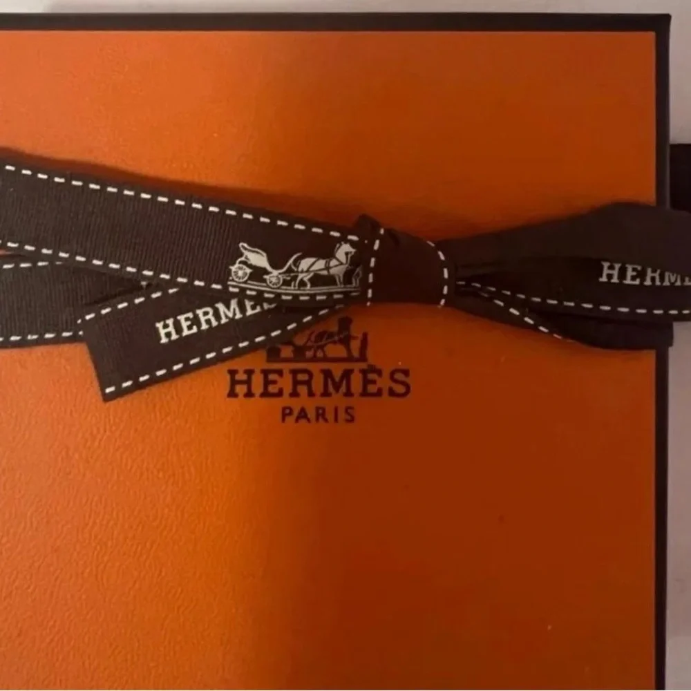 Hermes Glenan Bracelet Orange Box with Black Ribbon worn once or twice - Picture 3 of 4